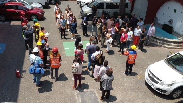 Simulacro de sismo en SECTEI